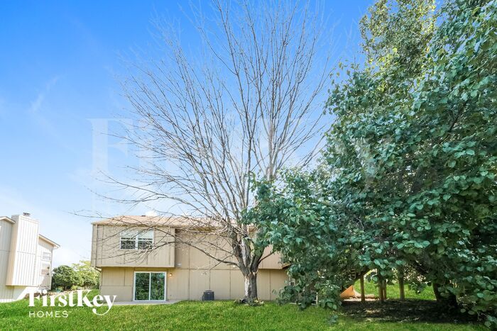 Building Photo - 305 W Laredo Trail