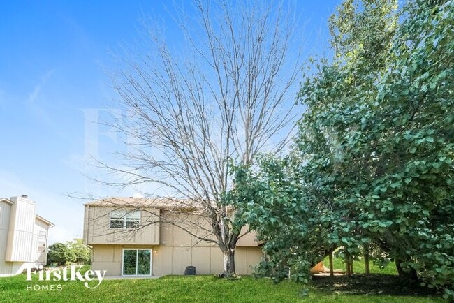 Building Photo - 305 W Laredo Trail