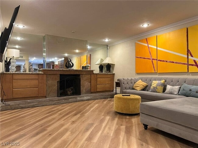 Building Photo - 2419 E Vegas Valley Dr