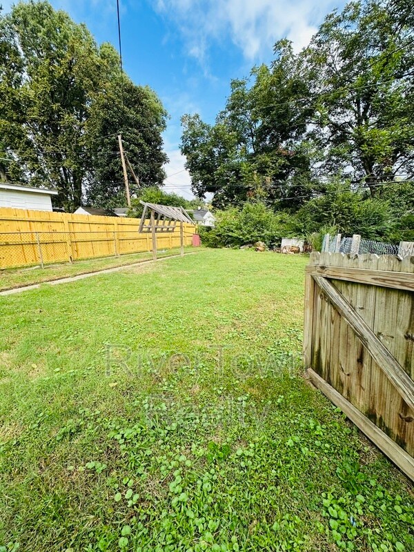 Building Photo - 4406 Ferndale Rd