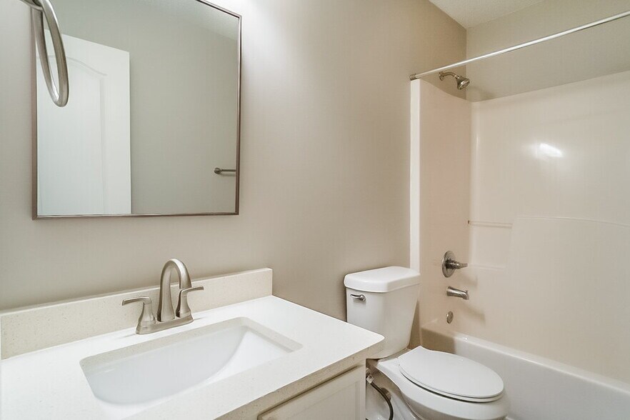 Building Photo - 4925 Brookwood Pl