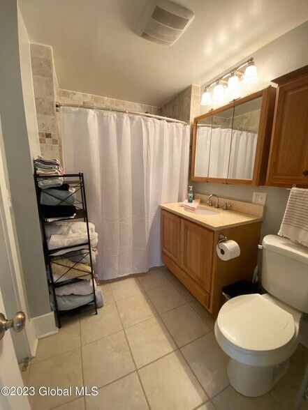Bathroom - 104 Catherine St