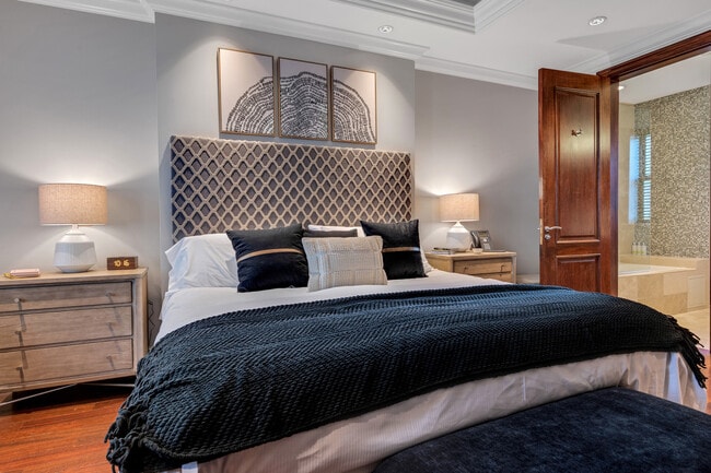 Building Photo - 70 E Walton St