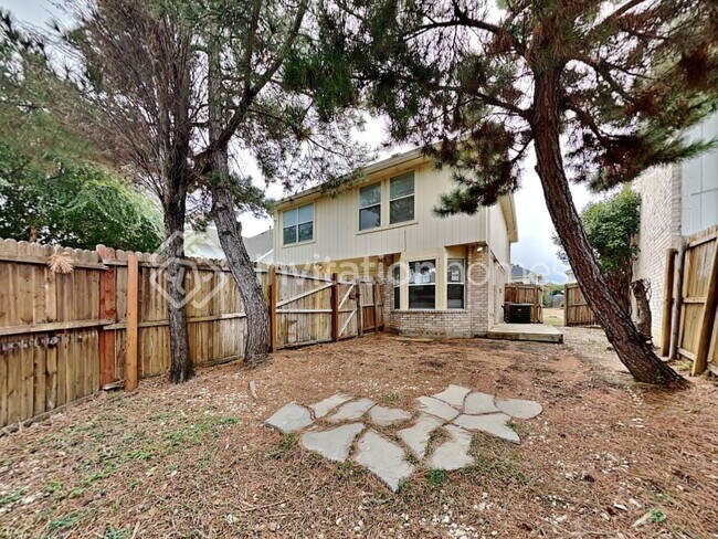 Building Photo - 1737 Creekbend Dr