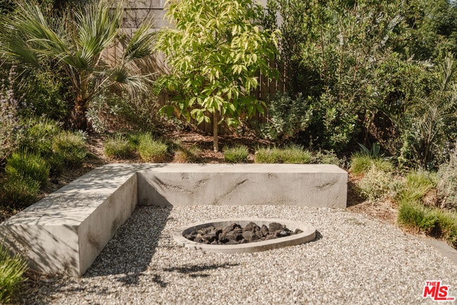 Building Photo - 1097 W Kensington Rd