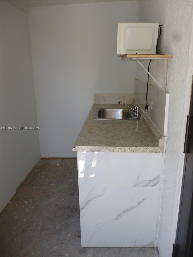 Building Photo - 4611 SW 19th St