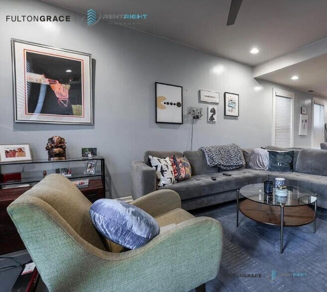 Building Photo - 2651 W Armitage Ave