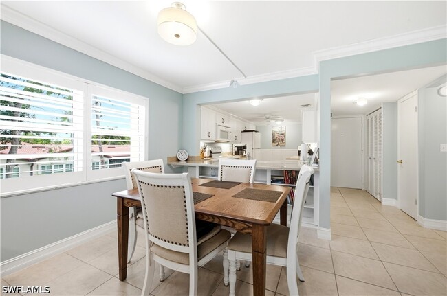 Building Photo - 1083 Forest Lakes Dr