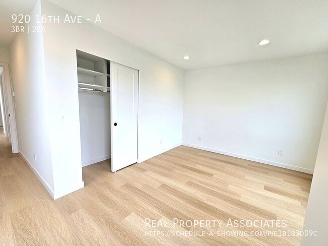 Building Photo - 920 16th Ave