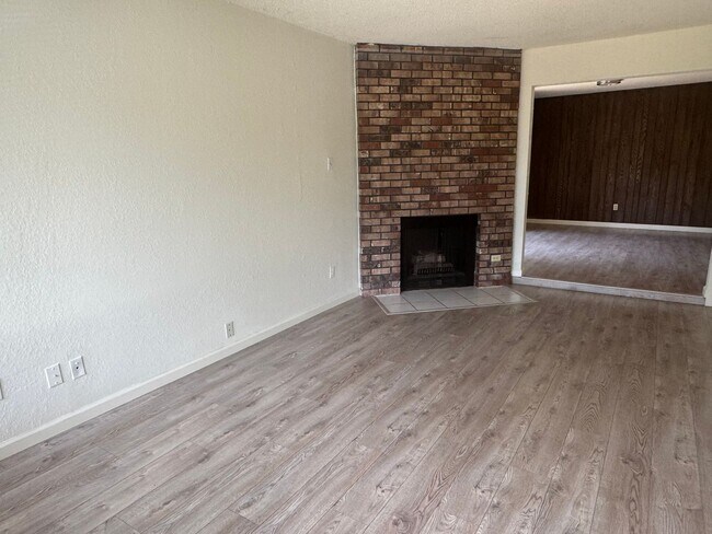 Building Photo - 3325-3327 Jayanne Way