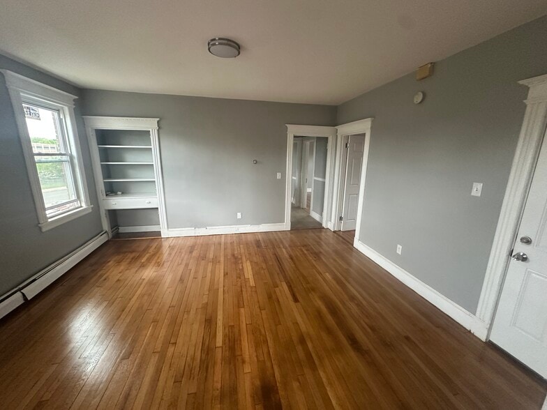 Primary Photo - 275 Garden St