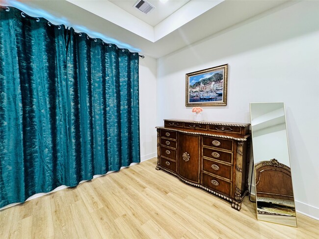 Building Photo - 225 Noras Ln