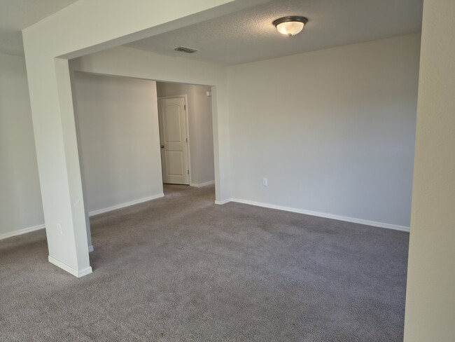 Building Photo - 275 Hyacinth Ct