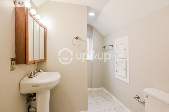 Building Photo - Fantastic 2bd/2.5ba home! Let yourself in!