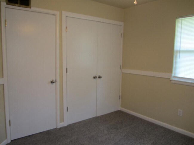 Building Photo - 1530 Melrose Dr