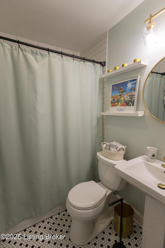 Building Photo - 720 Gheens Ave