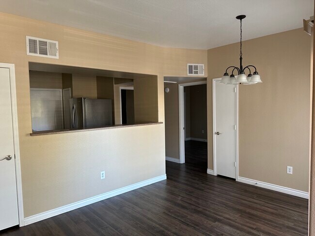 Building Photo - 7255 W Sunset Rd