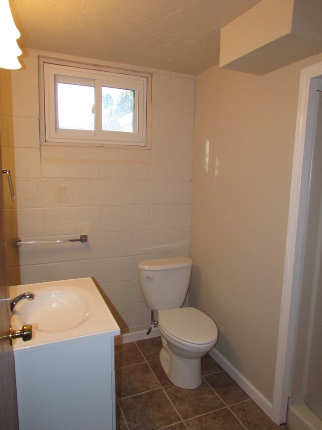 Building Photo - 3 BEDROOM | 2 BATH | DOUBLE CAR GARAGE | W...