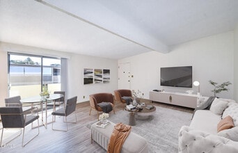 Building Photo - 2707 Montrose Ave