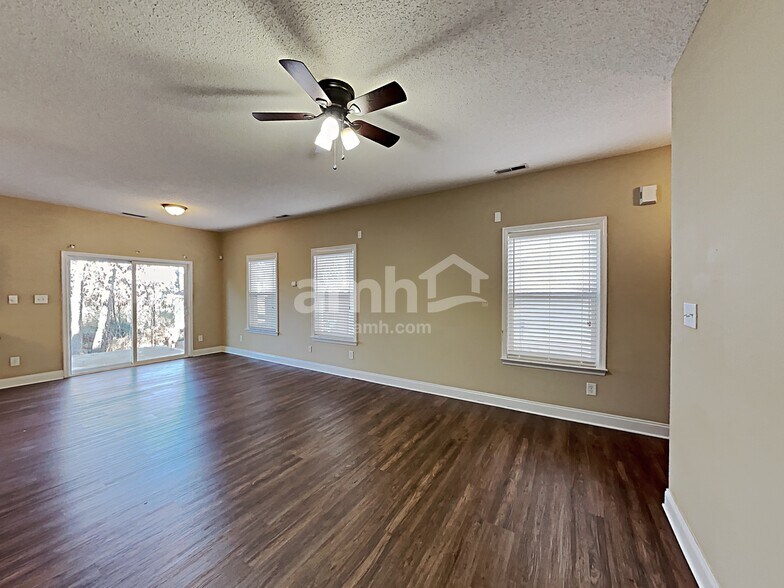 Building Photo - 13634 Riding Hill Ave