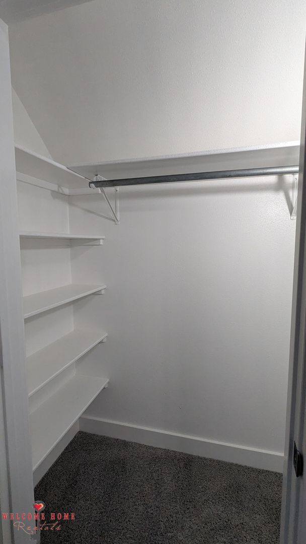 Building Photo - 4520 S Thompson Ave