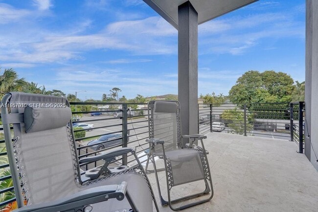 Building Photo - 1101 NE 16th Terrace