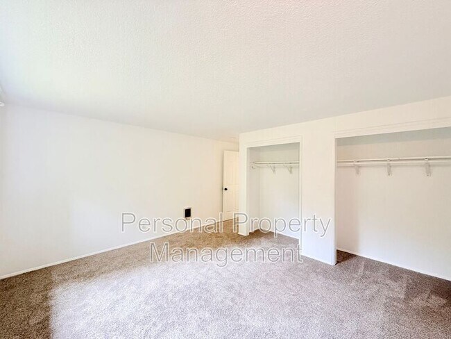 Building Photo - 1410 NE 72nd St