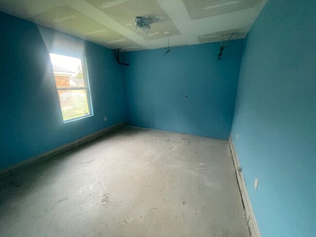 Building Photo - 4723 Laural Oak Dr