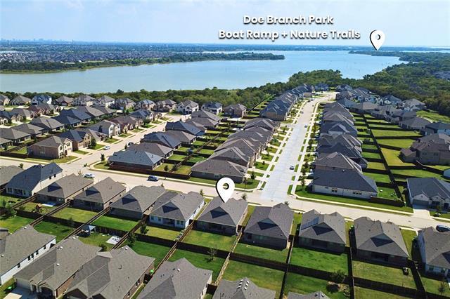Building Photo - 1701 Lake Grove Dr