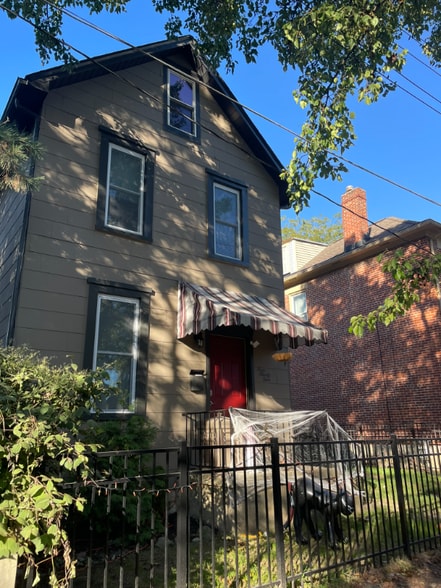 Building Photo - 494 Reinhard Ave