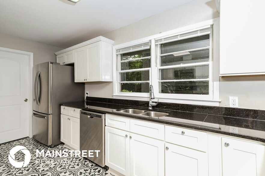 Building Photo - 6485 Sherwood Trail