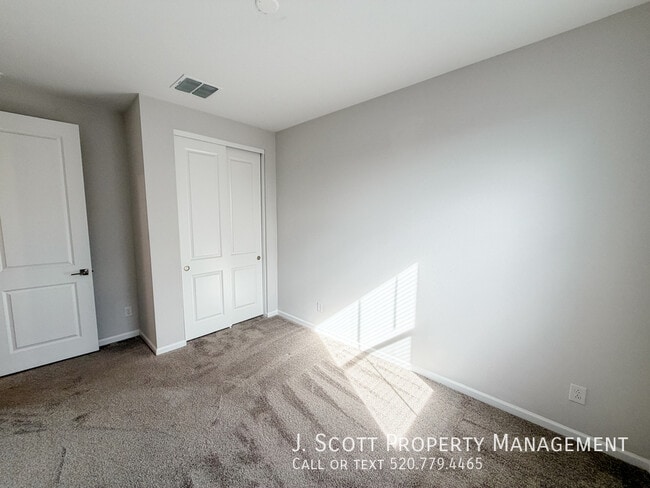 Building Photo - 18266 W Paraiso Dr