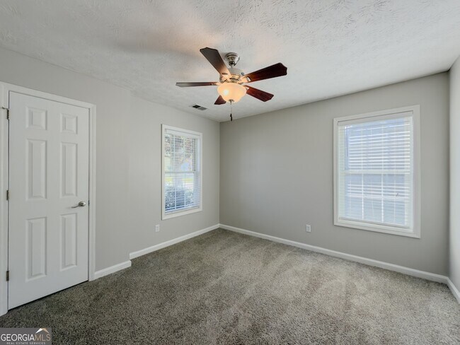 Building Photo - 593 Red Tip Ln