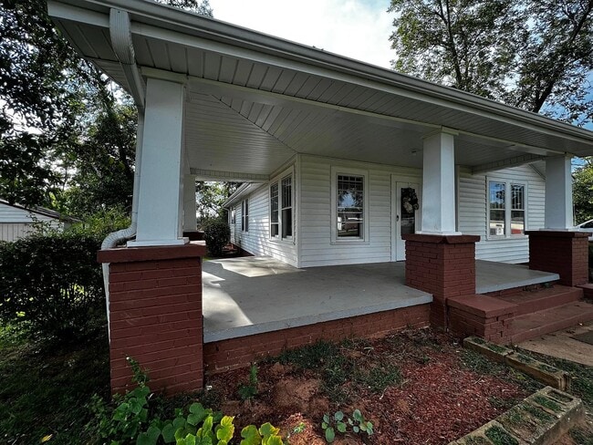 Building Photo - 6 New Dunham Bridge Rd