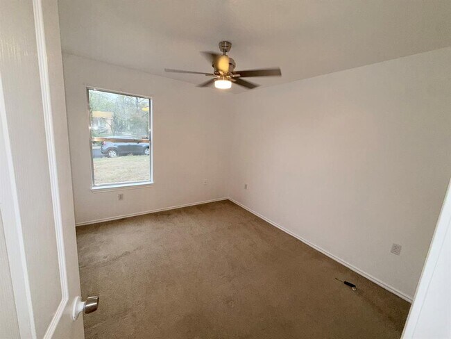 Building Photo - 2502 Ashley Way