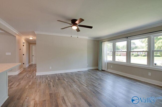 Building Photo - 213 Drake Ave SW