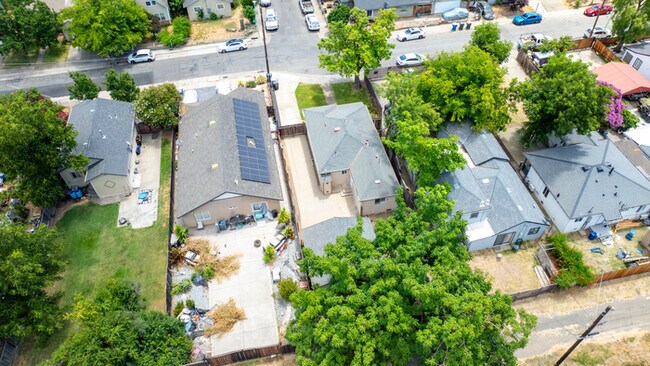 Building Photo - ALF OFF One Month’s Rent! Updated 3BR Home with Garage & Yard – Prime Sacramento Location