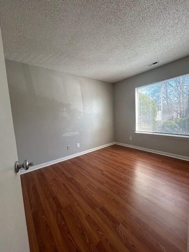 Building Photo - 9505 University Terrace Dr