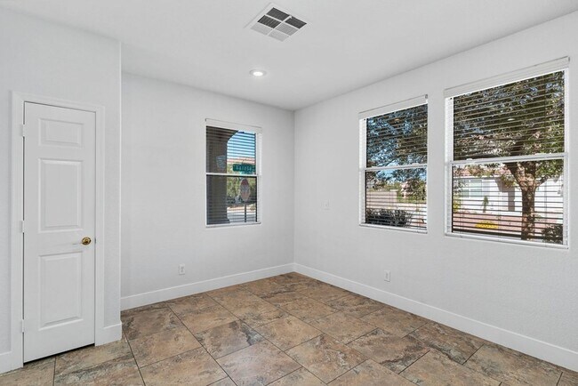 Building Photo - *NICE UPGRADED HOME IN SOUTHERN HIGHLANDS!!