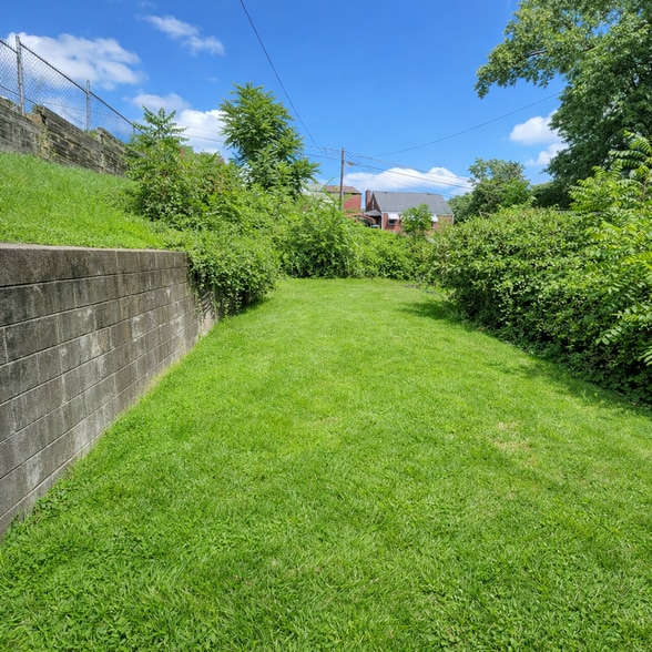 Building Photo - 1608 Woodmont Ave