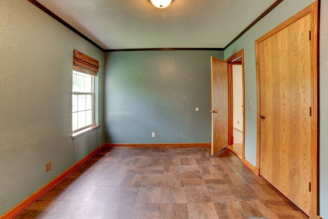 Building Photo - Fantastic Broken Arrow property now up for rent