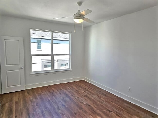 Building Photo - 13325 Bee St