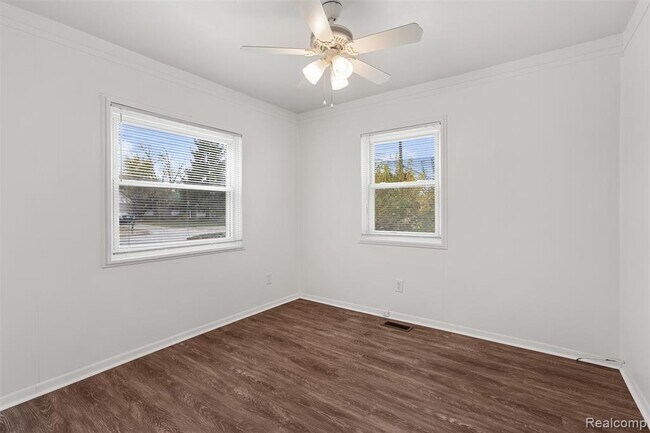 Building Photo - 13263 Frazho Rd