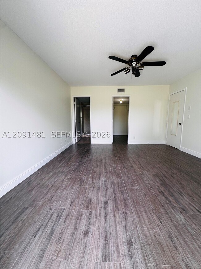 Building Photo - 2425 SW 22nd Ave