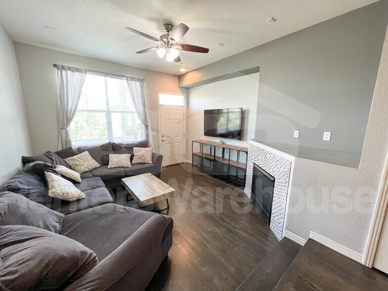 Building Photo - 9381 Ashbury Cir