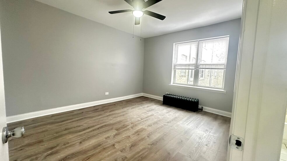 Building Photo - 4756 N Maplewood Ave