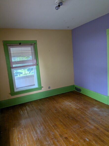 Building Photo - 916 N Broadway Dr