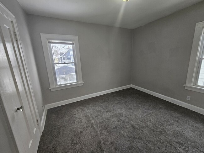 Building Photo - 931 Helmsdale Rd