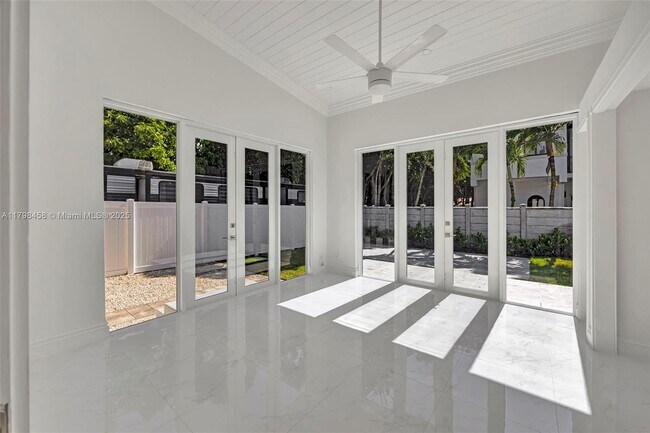 Building Photo - 6841 SW 71st Ave