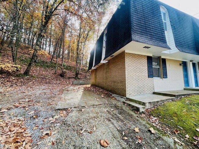Building Photo - 701 Summitt Ave